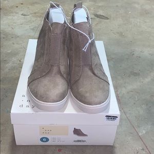 Kolie microsuede wedge sneakers